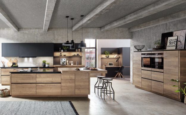moderne Designerküche in Holzlook mit grauen Fronten